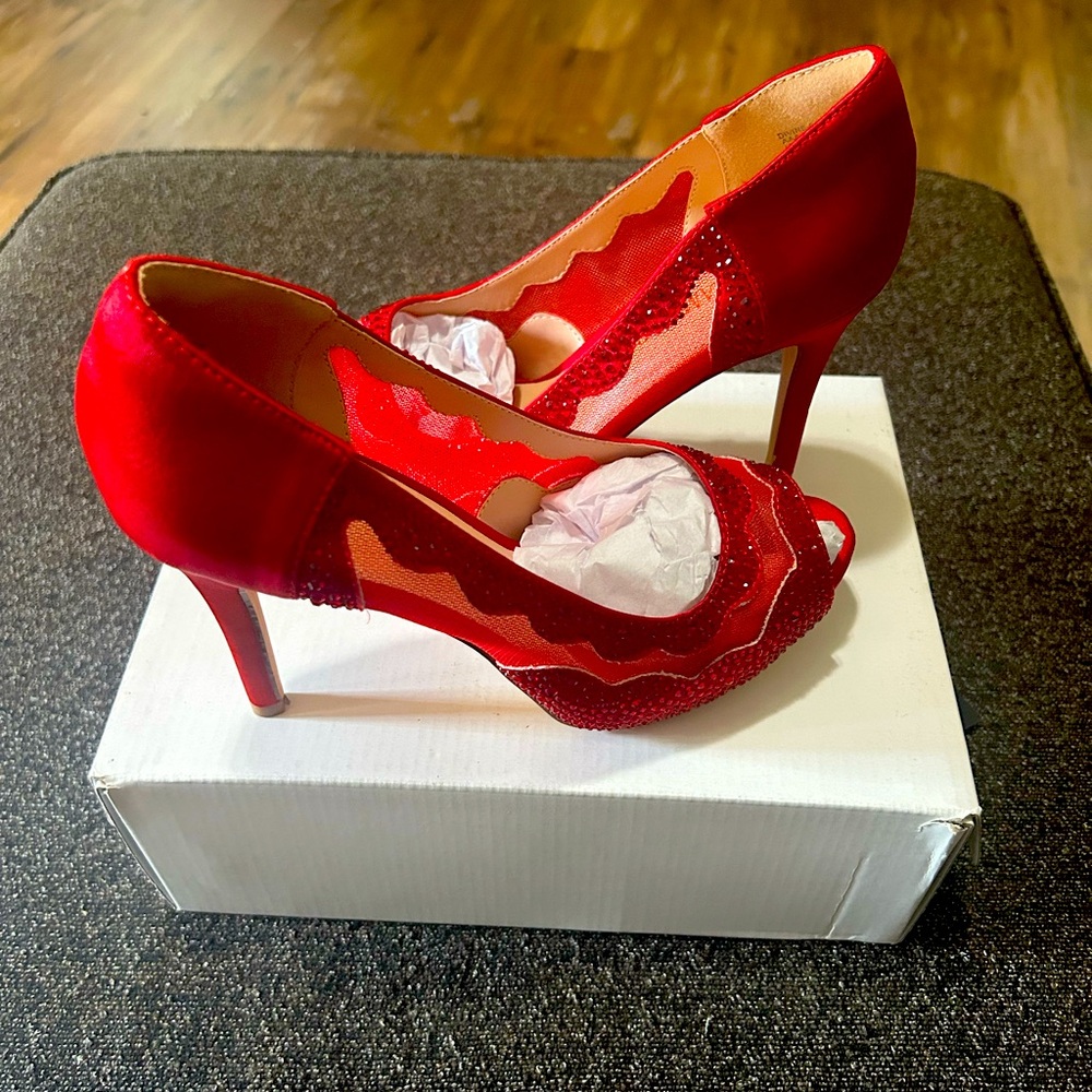 Ladies size 7.5 Red Dream Pair Heels.